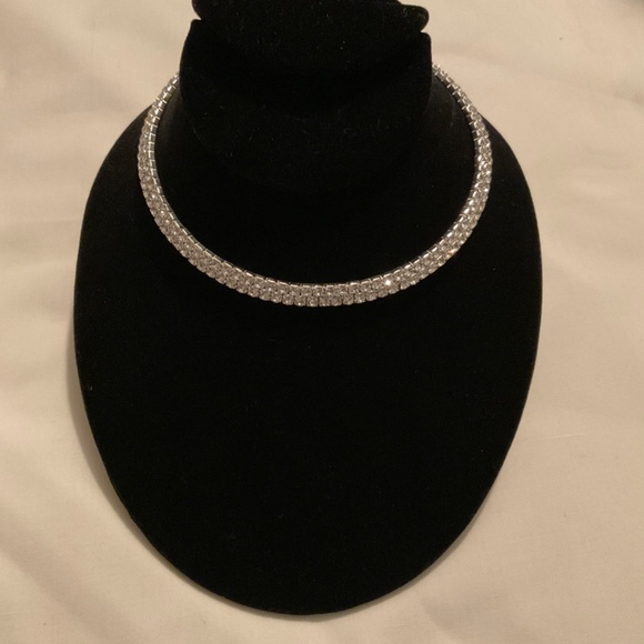 Jax and Fox Crystal Choker - Picture 5 of 7